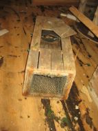 Dekorativ krabbeteine fra 70 åra ca 76 cm lang 30 cm brei og 32 cm høg