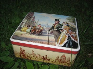 Eldre Robert Forrester boks ca 25*25 cm stor 9 cm høg
