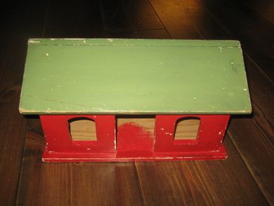 Lite trehus ca 30*16 cm stort ca 16 cm høgt