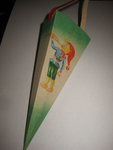 Ubrukt 6 kanta julekurv fra 40 tallet Laga av papp dekorativ Er ferdigbretta må berre presses ut til en kurv Nr 8