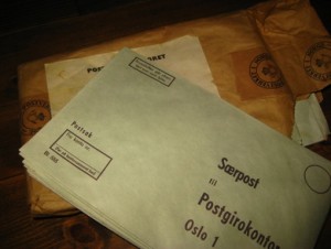 Pakke med konvolutter, stempla : POSTVERKET I NORGE, 1965. Til Viko Konfeksjonsfabrikk, Sykkylven. 