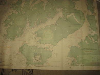Pent sjøkart DEN NORSKE KYST fra RAFTSUND og STOKMARKNES til HOVDEN og SORTLANDSUND DYBDER I METER Fra Dreyer Aktieselskap Stavanger 1974 Pent kart til innramming eller slik det er Pen dekorasjon