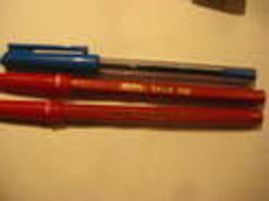 Lott 2 stk BIC FEUTRE FINE samt en annen fra militært overskuddslager 60 tallet