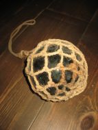 Pen gammel og nostalgisk kavlkule brukt ved garnfiske i gamle dager Mørk grønn