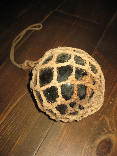 Pen gammel og nostalgisk kavlkule brukt ved garnfiske i gamle dager Mørk grønn