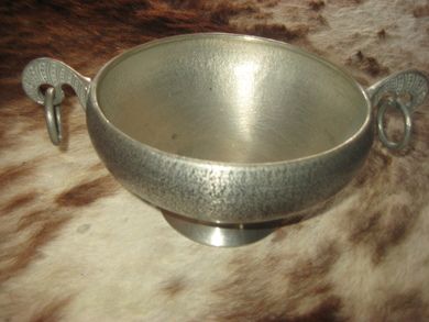 Pen Eik tinnskål med ører ca 19 cm i diameter 70 tallet