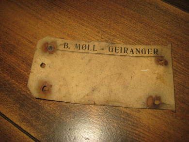 Nostalgisk merkelapp B. MØLL. GEIRANGER. 50 tallet. 