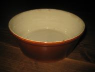 Ildfast skål, ca 19 cm i diameter.