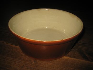 Ildfast skål, ca 19 cm i diameter.