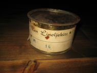 Boks med noe innhold Ren Linoljekitt 1 kg 40-50 tallet