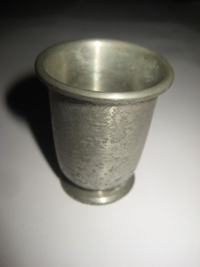 PEWTER tinn staup ca 4 5 cm høgt 70 tallet