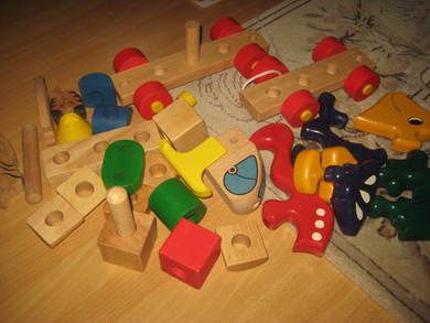 Lot med diverse treleker. 