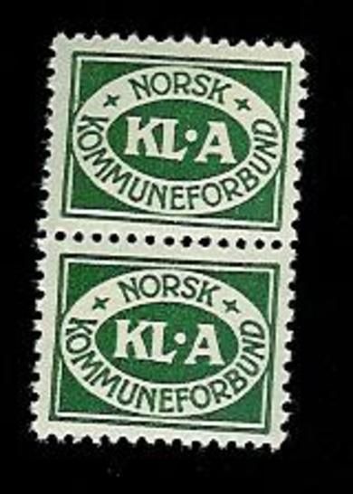 NORSK KOMMUNEFORBUND KL A grønnt dobbeltmerke med lim inntakt