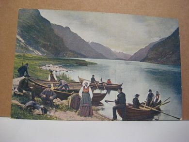Hardanger. Hjemkomst fra kirken. Brukt.