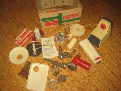 Kenwood fra 70-80 tallet denne er samlerobjekt no Med brosjyre Kan ikkje garantere alle deler men den kom inn slik som du ser på bildet Truleg komplett men likevel en godbit for den rette samler