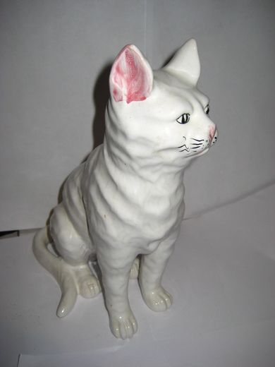 Katt i porselen 22 cm høg