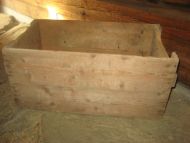 Trekasse med tekst på begge sider: HAUGESUND SMØRFABRIK Grundlagt 1898 HAUGESUND Denne er nok fra 40-50 tallet vil eg tru