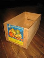 Eplekasse i tre med bilde fra Gartnerhallen på enden ca 30*55 cm stor 27 cm høg 50-60 tallet