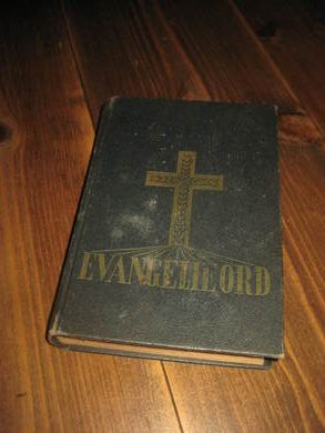 MIDTGAARD. REKTOR B: EVANGELIEORD. ANDAKTER TIL KVAR DAG I ÅRET. 1944. 