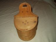 Gammel mjølboks for oppheng på vegg