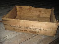 Trekasse med reklame fra RINGSTADS PØLSEFABRIKK STRANDA PR ÅLESUND