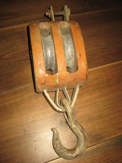 Blokk med solid krok ca 34 cm totalt med krok 70 tallet