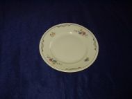 Rose dekorasjon på strøken tallerken