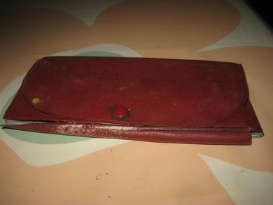 Penalhus i skai fra 50 tallet litt slitt men likevel nostalgisk i en skulesamling