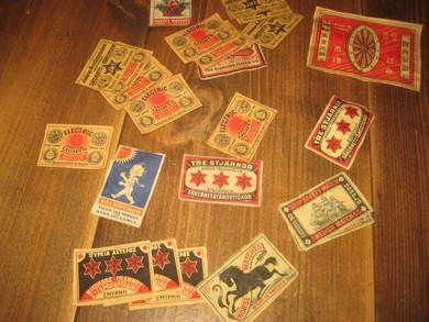 Lot med fyrstikkeske merker Gamle