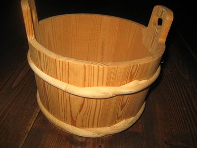 Pen trebutt ca 21 cm i diameter 14 cm høg