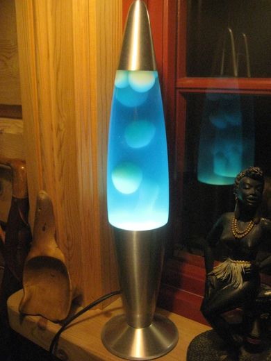 Lava lampe 42 cm høg meget pen når den blir oppvarma ved hjelp av lyskilda 70-80 tallet