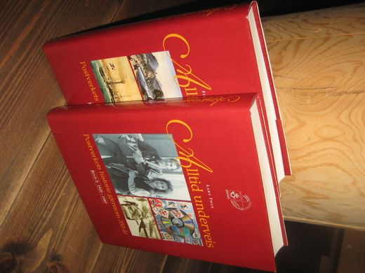 THUE, LARS: Alltid underveis. Postverkets historie gjennom 350 år. I OG II. 1. opplag, 1997.
