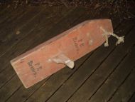 Gammel flytestokk for markering av garn i sjøen