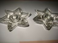 Lysestaker i glass seges under ett