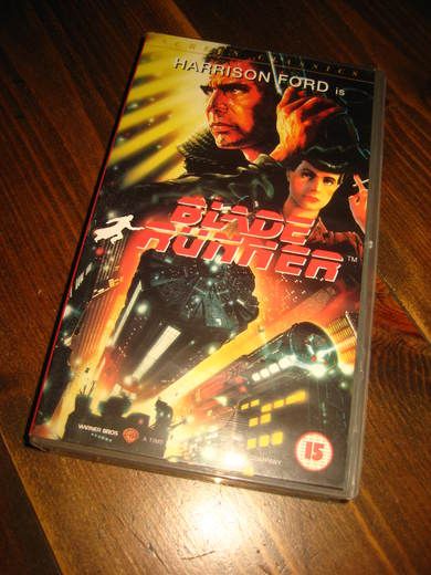 BLADE RUNNER 112 MIN 15 ÅR