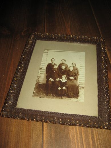 Gammelt og pent bilde i pen ramme fra slutten på 1800 tallet 23*27 cm stort