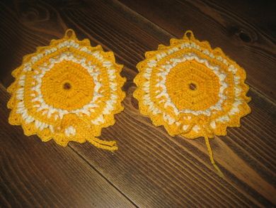 Hekla brikker klar for å montere inn et dokkehode ca 13 cm i diameter 50 tallet