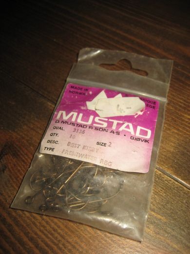 Pakke med kroker, MUSTAD, 60 tallet. 