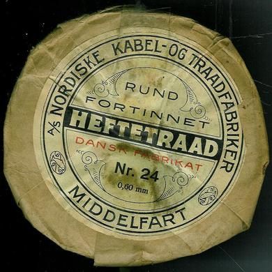Pakke i uåpna stand med innhold HEFTETRAAD fra NORDISKE KABEL- OG TRAADFABRIKER Middelfart