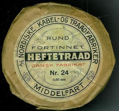 Pakke i uåpna stand med innhold HEFTETRAAD fra NORDISKE KABEL- OG TRAADFABRIKER Middelfart