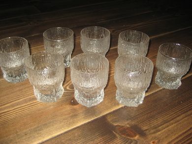 Meget pene glass fra 80 tallet ca 7 5 cm høge Selges under ett