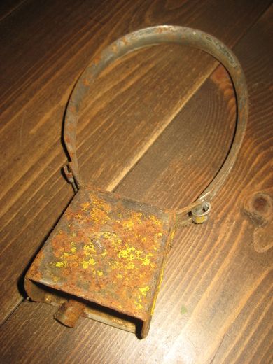 Gammel bjelle med metallkrans god lyd fra 30-40 tallet