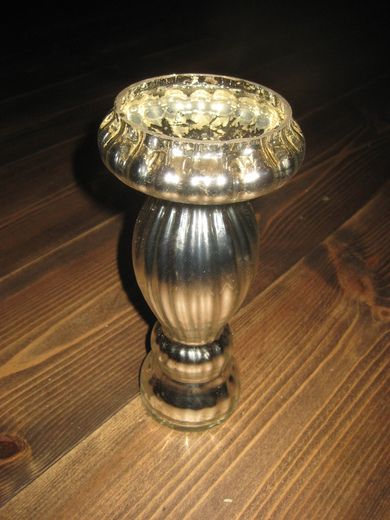 Blomstervase ca 22 cm høg