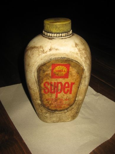 Plastflaske SUPER MOTOROIL fra SHELL med noe innhold 60-70 tallet