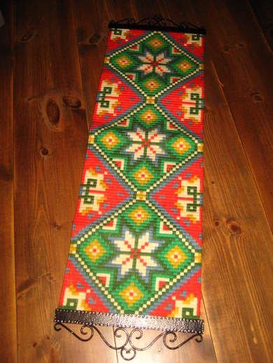 Pen veggløper fra 60-70 tallet med smijernsbeslag Dette er nr 1