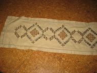 Heimebrodert duk ca 80*24 cm stor