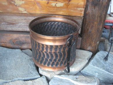 Kobberstamp med ører på sidene ca 38 cm i diameter 38 cm høg 60 tallet