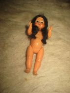 Lita dokke i hardplast merke i rygg samt Italy 40 tallet