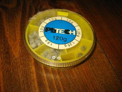 Boks med noe innhold blyhagl til fersvannsfiske