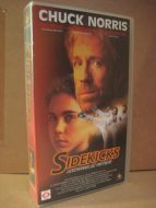 CHUCK NORRIS: SIDEKIKS 15 ÅR 97 MIN